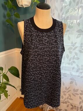 Athleta Zephyr Print Tank Top M Blue Black Blurred Camo High Neck Gym Travel